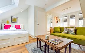 Split Level Studio At West Hampstead By Concept Apartments